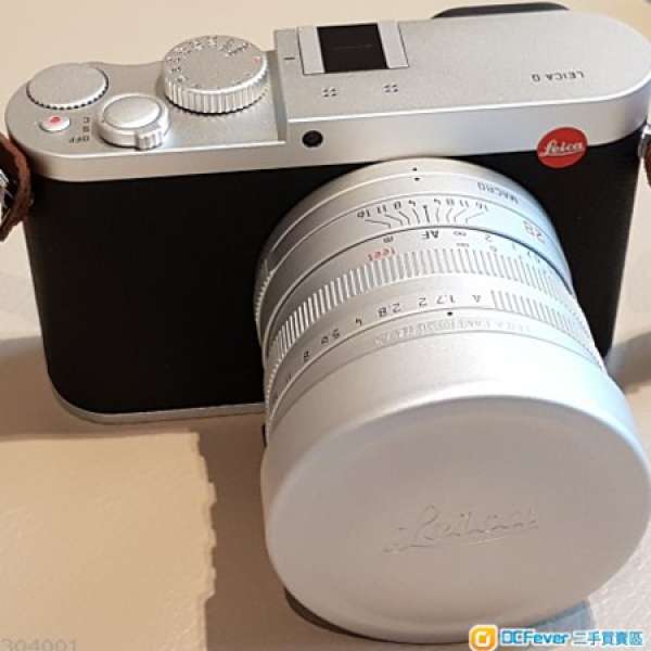 Leica Q silver + leather half case