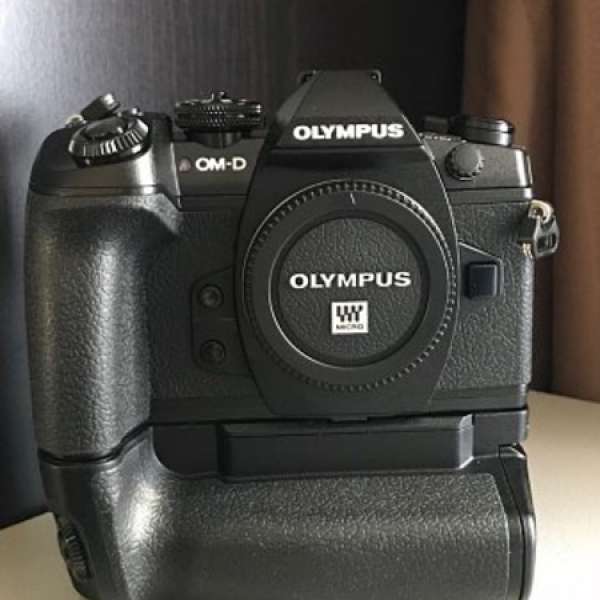 [FS]-99% New Olympus E-M1 II+HLD9 Grip+64GB Card+Extra Battery