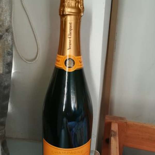 Veuve Clicquot Brut Champagne Yellow Label NV (750ml)