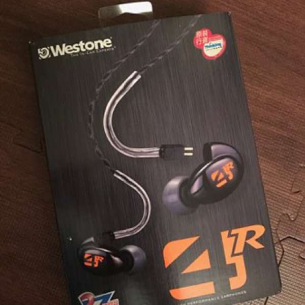 放售 WESTONE 四單元入耳式可換線耳機 westone 4r
