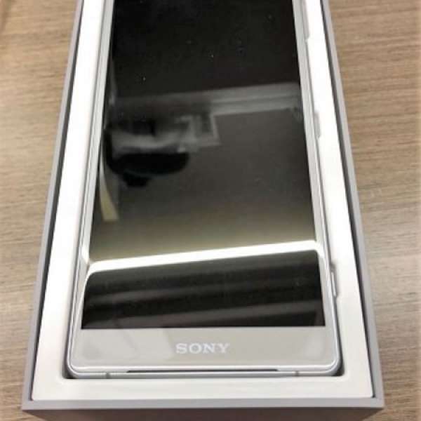 98%New Sony Xperia XZ2 銀色行貨有保有單全套 04/2019