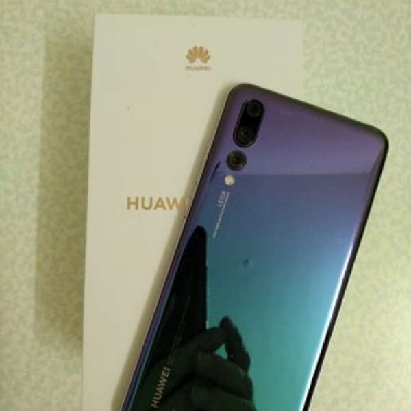 新机一樣港版華為P20 pro 極光色128GB,全新配件跟數碼通單送爆mon保養。