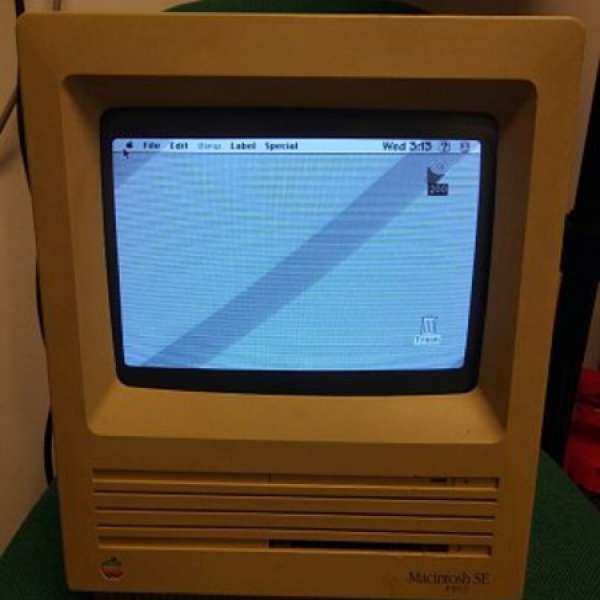 Macintosh SE computer 蘋果電腦