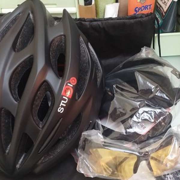 全新STUDIO單車頭盔 (送頭盔袋,風鏡,頭巾)
