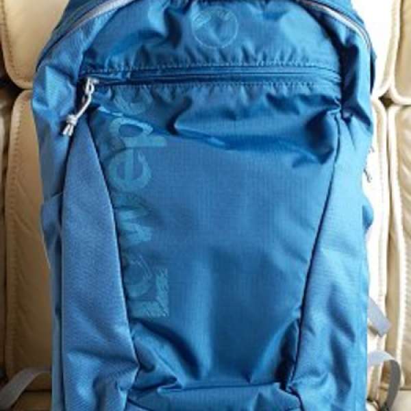 相機背嚢:  Lowepro Photo Hatchback 22L AW (Galaxy Blue)