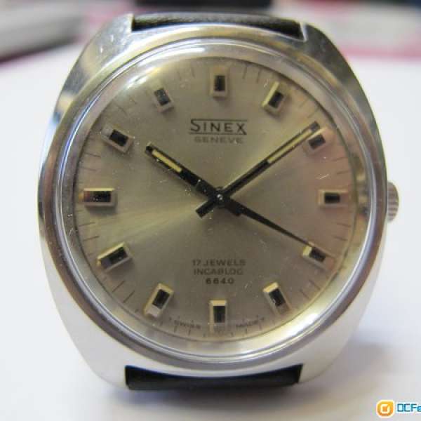 Swiss SINEX GENEVE 17 JEWELS INCABLOC hand winding wrist watch.