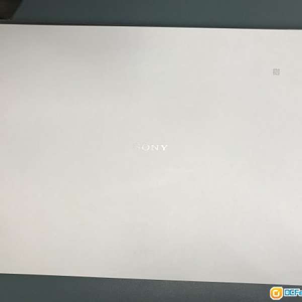 白色 Sony Xperia Z4 Tablet LTE