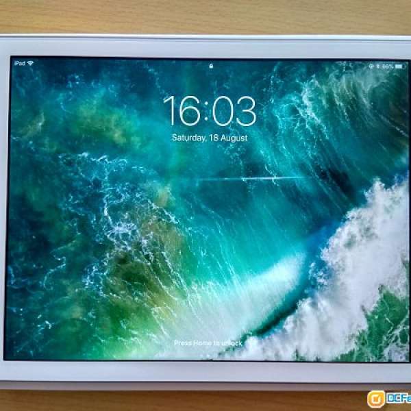 iPad (2017) 32Gb wifi silver- 99% New - HK stock