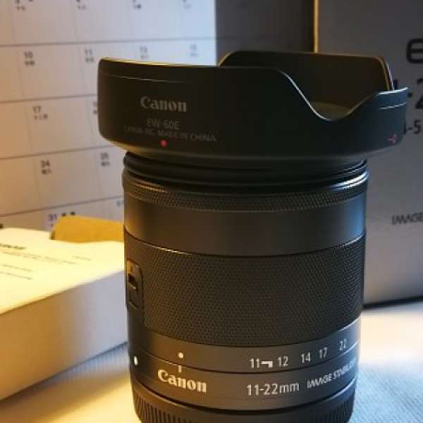 Canon EFM 11-22mm f/4-5.6 IS STM 連遮光罩