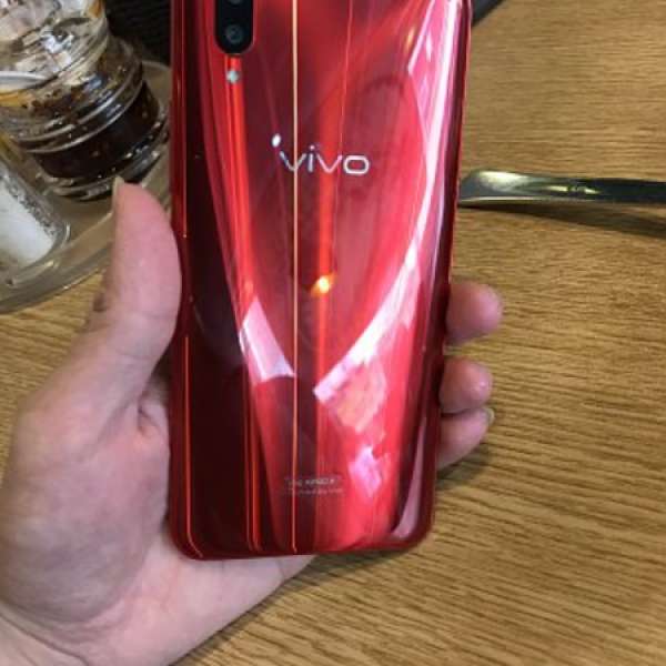 Vivo X21 屏幕指纹版，红色，6+128！