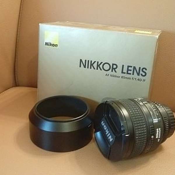 Nikon 85mm 1.4D with box