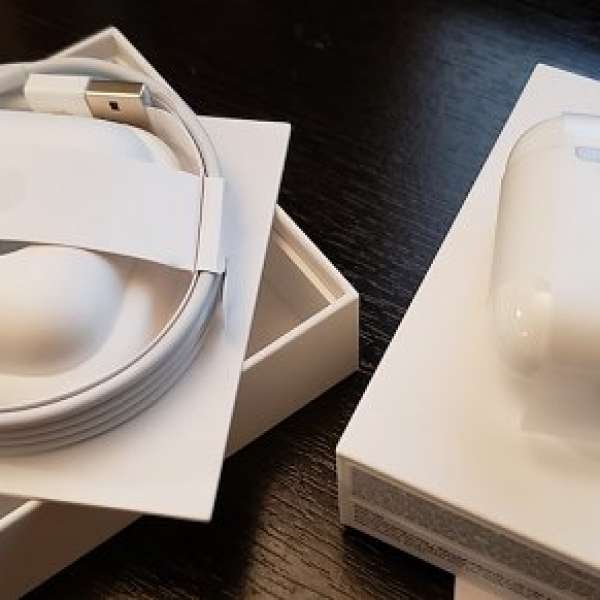 Apple Airpods 95% New 全套有盒有保.