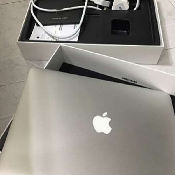 Macbook air 128gb i7 8gb ram 極少用幾乎全新