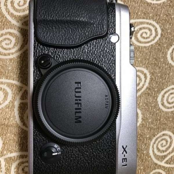 Fujifilm X-E1 / XE1 with kit lens XF 18-55mm