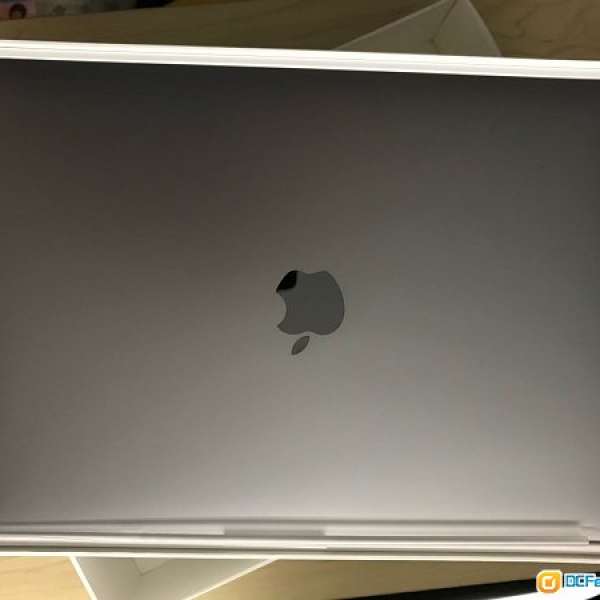 MacBook Pro 13 2017 i5 2.3 GHz 8GB 256GB SSD 有盒有保到12月尾