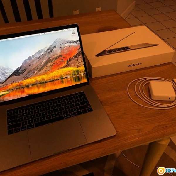MacBook Pro 15" Laptop Touch Bar 2.7GHz 512GB Radeon 460 AppleCare