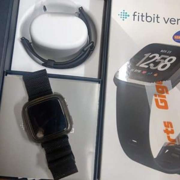 九成新fitbit versa 黑色 購於18年7月8日（行貨一年保養）