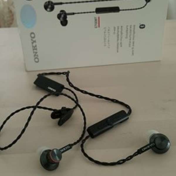 Onkyo E700BT 藍牙耳機