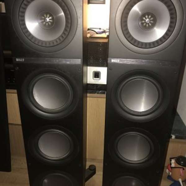 KEF Q700