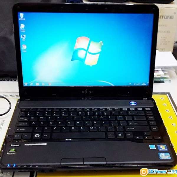 Fujitus lifebook LH532 ( i3 2350M+ 4GB +500GB + Nvidia GT620M )