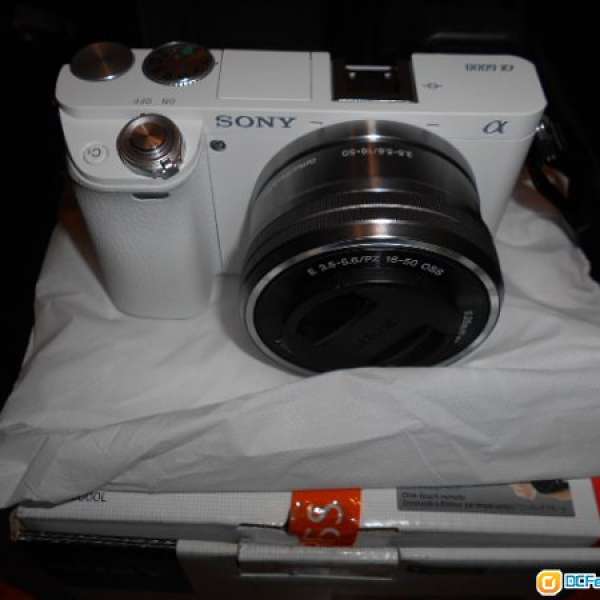 白色 SONY A6000 連 16-50mm 鏡頭套裝