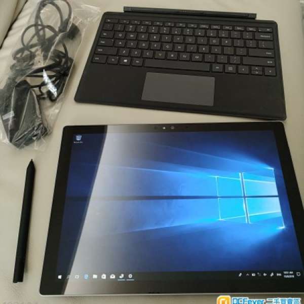 新淨 Microsoft Surface Pro 4, i5 6300u 256ssd 8gb ram (with type cover)