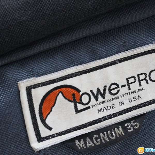 Lowe-PRO Magnum-35(Lowepro 專業重型裝載設計)方型相機包，可安放腳架，(美國制造)