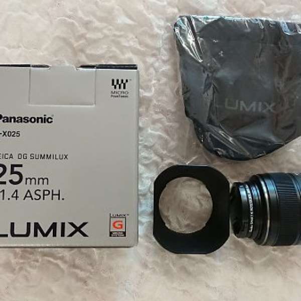 Panasonic 25mm 1.4 + 46mm filter + hook + bag + box