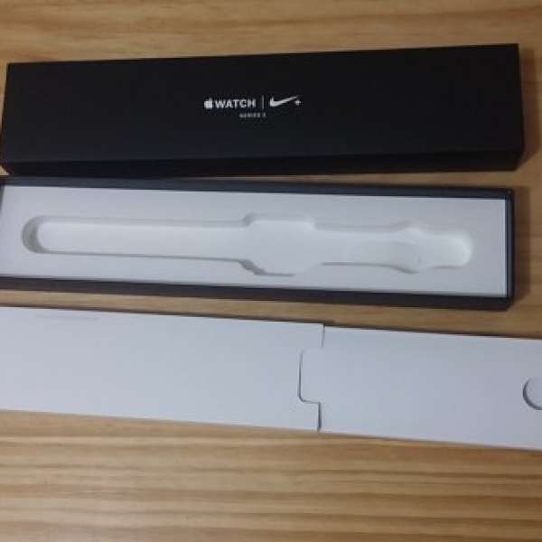 Apple Watch 3 42mm 吉盒1個連郵寄本港費用$65