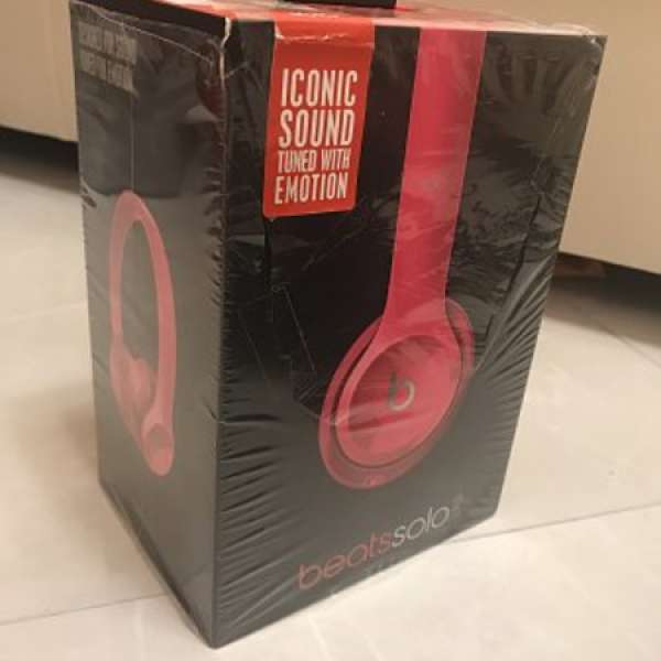 Beats solo2 pink headphones