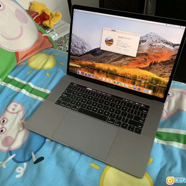 Apple MacBook Pro 2016 15 inch with touch bar 太空灰