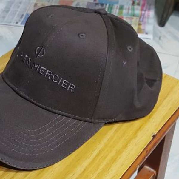 全新 Baume & Mercier 瑞士名仕鐘錶啡色 CAP 帽