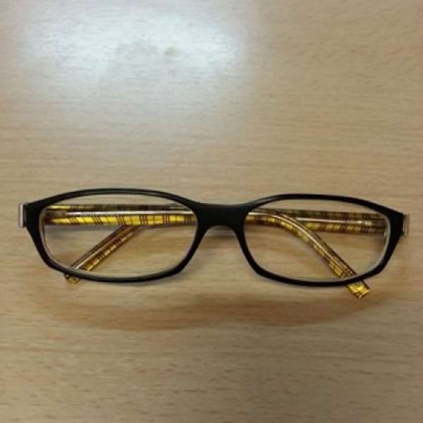 3. BURBERRY 眼鏡框,只售HK$200(不議價)請細看貨品描述