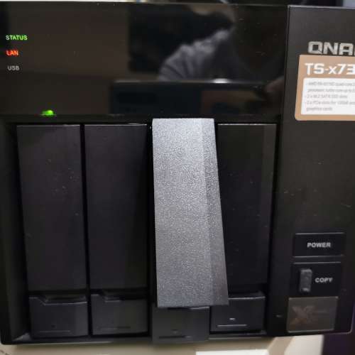 QNAP TS-473 4GB (2x2GB) NAS + 500GB WD Blue SSD + 8TB Hard Disk