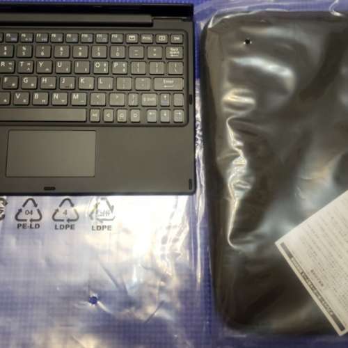 全新 Sony BKB50 Bluetooth NFC Keyboard & Bag for Z4 Tablet Set