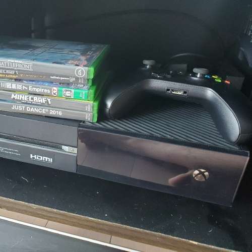 XBox One + Kinect + 5 Games + controller