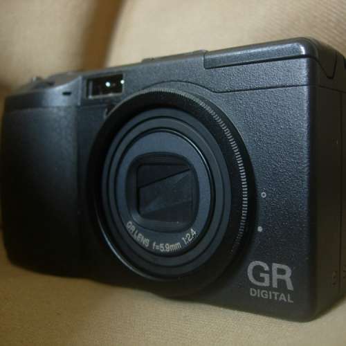 Ricoh ( GR ) 28mm f2.4 marco lens 數碼相機 + GR 原裝皮套