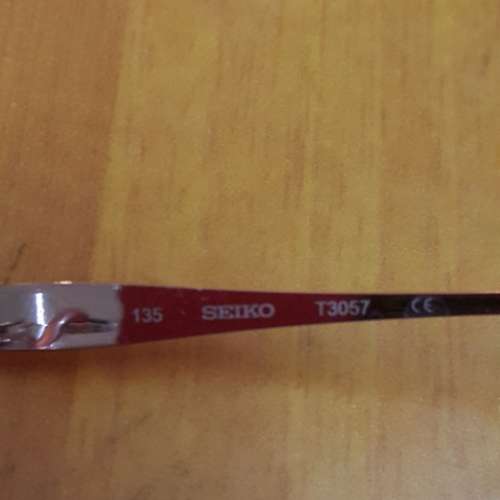 新淨 SEIKO 精工 彩紫色 眼鏡框,只售HK$200(不議價)