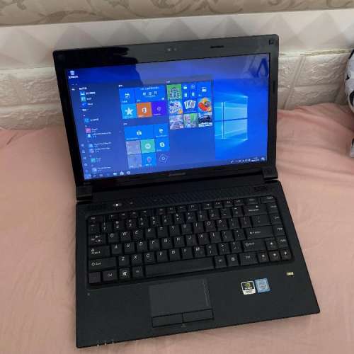 IntelR Core i7 Lenovo手提電腦，高配 8G 記憶體，120G SSD + 320G HDD 高速固態硬盤