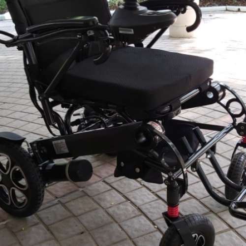 電動輪椅 英洛华N5521, 可輕易取出換電池