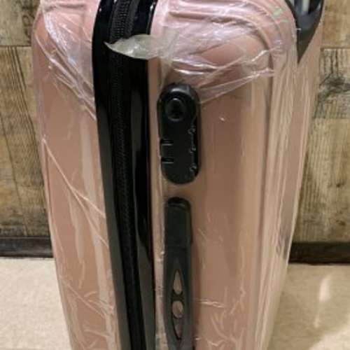 全新20吋手提行李箱，可上飛機