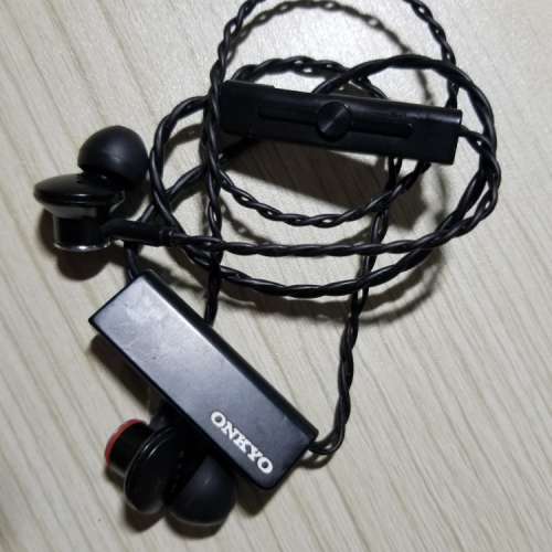 Onkyo Bluetooth Earphone 安僑藍牙耳機E700BT , 煲開了咗音質甜美，只系近期偏細聲...