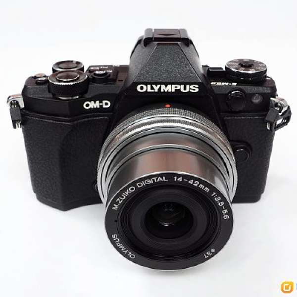 Olympus E-M5 mark 2連Olympus M.ZUIKO 14-42mm鏡頭