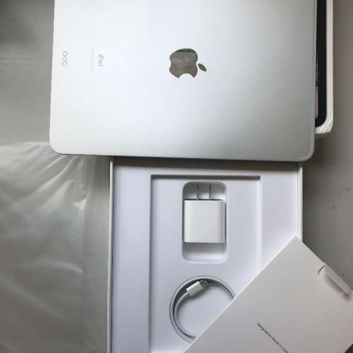 Apple 11-inch iPad Pro 2018 Wi-Fi 256GB Silver(微彎曲), 保到31-7-2020