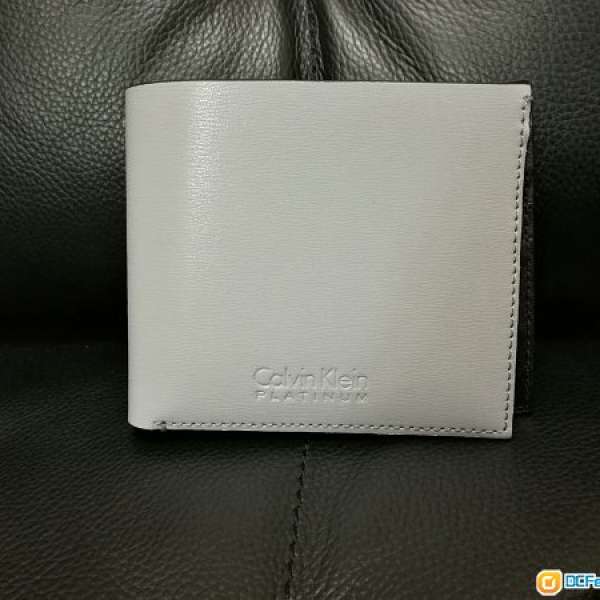 全新CALVIN KLEIN 灰色真皮銀包 $400