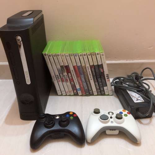 Xbox 360 with 2 controllers and 14 games 全套 清屋