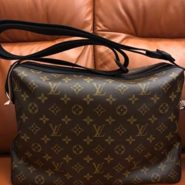 LOUIS VUITTON Messenger Bag 信差包包全新Brand New