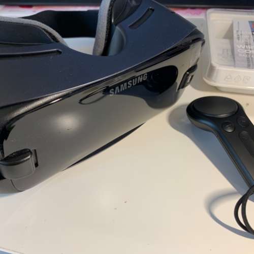 Samsung Gear VR with controller