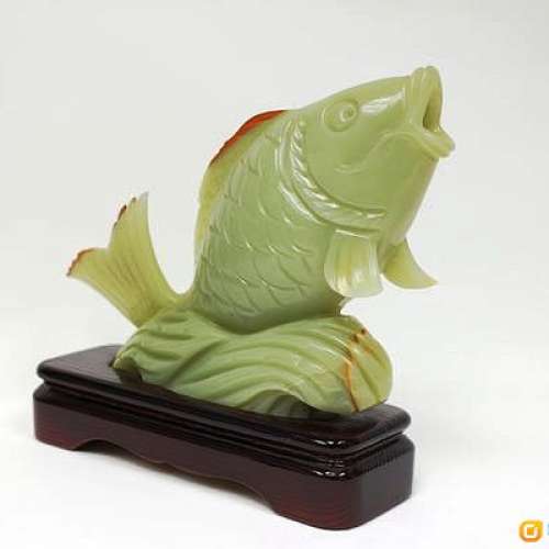 翠玉鯉魚連座 ----年年有餘