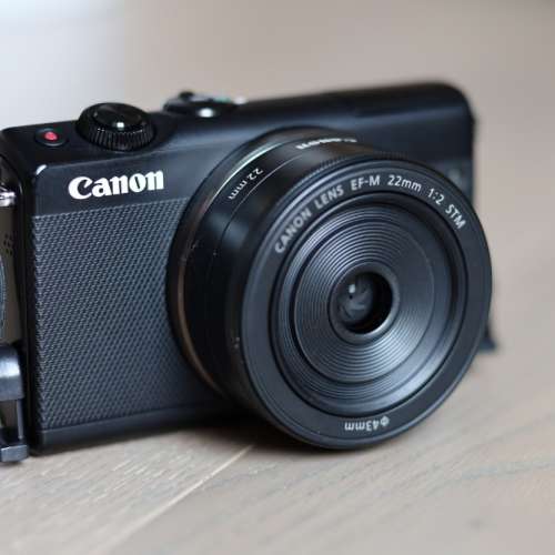 Canon EOS M100 + EF-M 15-45mm + EF-M 22mm f/2 STM 黑色 (另有 EF-EOS M adapter)